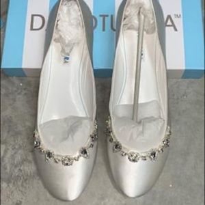 Women’s Flats - never worn